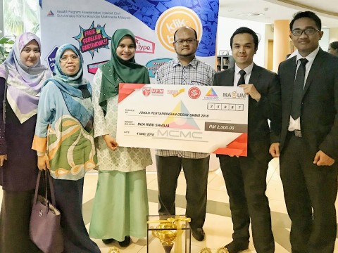 IIUM Debaters emerged as Champion of MCMC Debating Championship (Malay)