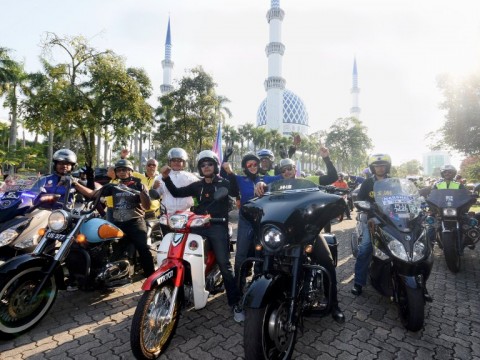 Rosyam Nor, Norman Hakim join 1,200 motorcyclists in World 