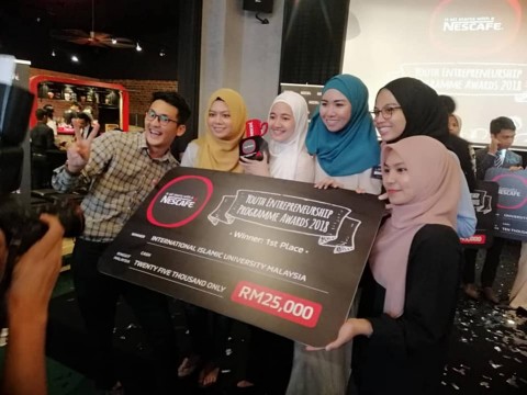 UIAM Juara Keseluruhan Anugerah Program Keusahawanan Belia Nescafe 2018 