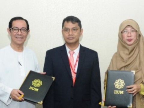 IIUM signs MoA with Tazkia University College of Islamic Economic