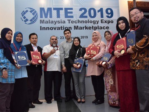 ​  Penyelidik UIAM cemerlang di Ekspo Teknologi Malaysia 2019, bawa pulang 18 pingat inovasi!