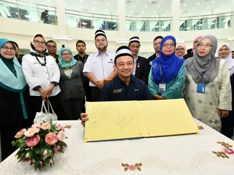 Education Minister Visits New CFS Gambang Campus