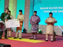 Kontinjen perarakan Maulidur Rasul UIAM memenangi tempat ke-3 sepanduk terbaik 
