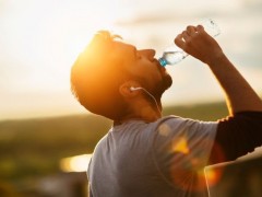 Experts: No harm drinking cold water in hot weather