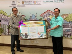 Handover The IIUM HSE Policy to Tan Sri Rector by Executive Director, Development and Planning  
